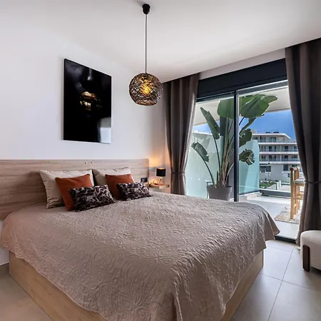 Serenity Deluxe - Pool & Terrace