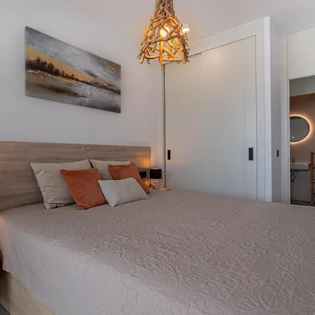 Serenity Deluxe - Pool & Terrace Apartament *