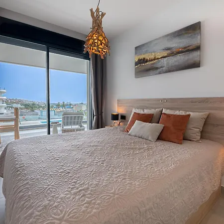 Serenity Deluxe - Pool & Terrace 아파트 아데제