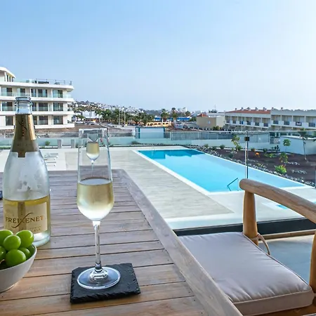 Serenity Deluxe - Pool & Terrace Apartamento