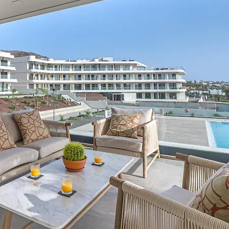 Serenity Deluxe - Pool & Terrace דירה
