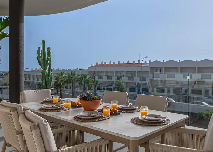 아파트 Serenity Deluxe - Pool & Terrace 아데제